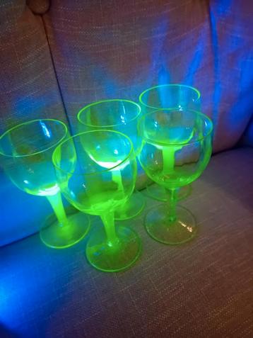 Antieke Annegroen Glazen 5 stuks ca: 1930 in nette staat. beschikbaar voor biedingen