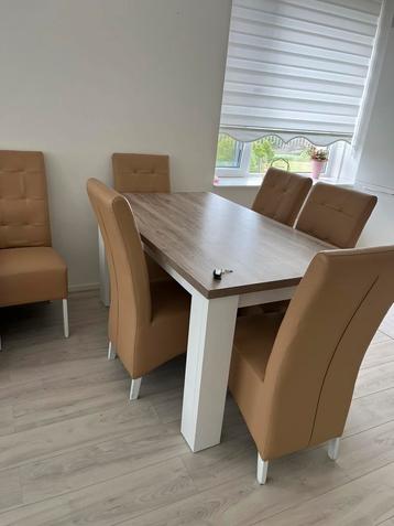 Eettafel en salontafel beschikbaar voor biedingen