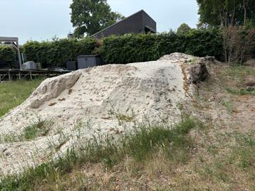 Gratis afhalen wit zand beschikbaar voor biedingen