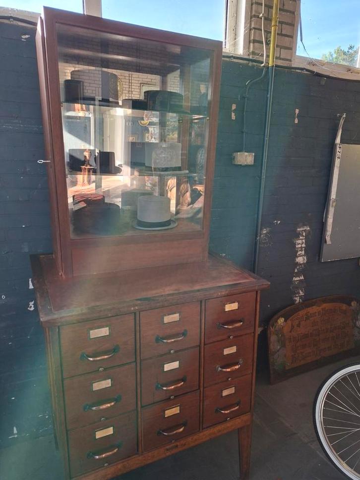 Vintage Laden-Vitrinekast / Winkelkast, Antiek en Kunst, Antiek | Meubels | Kasten, Ophalen of Verzenden