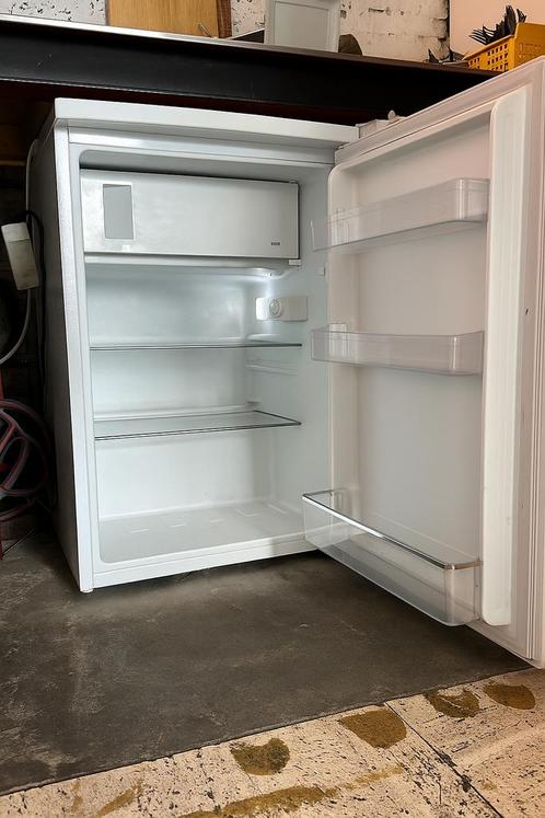 Mini koelkast met vriesvak – werkt perfect, Witgoed en Apparatuur, Koelkasten en IJskasten, Zo goed als nieuw, Met vriesvak, Minder dan 85 cm