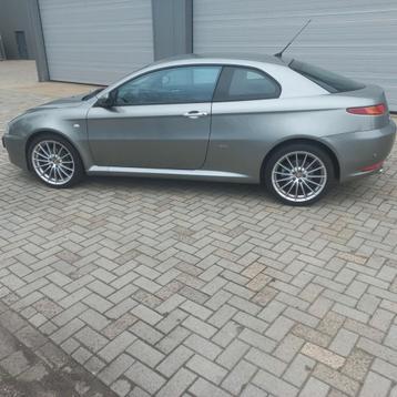 Alfa Romeo GT 2.0 JTS Selespeed 2007 Grijs nw APK airco beschikbaar voor biedingen