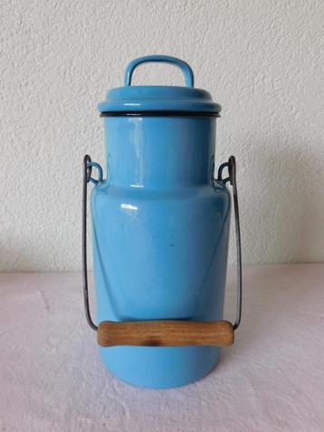 Vintage emialle melkkan in aparte kleur blauw, hg 26,5 cm, d beschikbaar voor biedingen