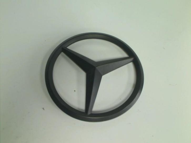 EMBLEEM Mercedes-Benz GLA (156.9) (A0008171016), Auto-onderdelen, Overige Auto-onderdelen, Mercedes-Benz, Gebruikt