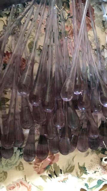 40 lila glazen druppelvormige pegels beschikbaar voor biedingen