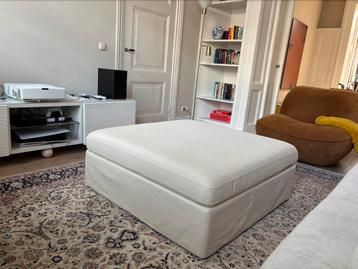 Hocker beschikbaar voor biedingen
