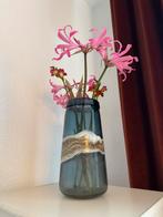 Blauwe vaas met details, Huis en Inrichting, Woonaccessoires | Vazen, Blauw, Ophalen of Verzenden, Minder dan 50 cm, Glas