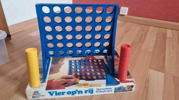 Vier op 'n Rij - MB Spellen beschikbaar voor biedingen