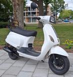 Vespa look - btc riva snorscooter/blauw kenteken, Ophalen, Gebruikt
