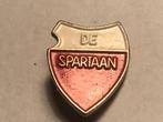 Metalen DE SPARTAAN VOETBALCLUB Speld (Rood/Wit)., Verzenden, Zo goed als nieuw, Sport, Speldje of Pin