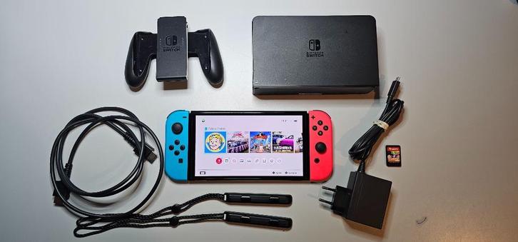 Nintendo Switch Oled met games, Spelcomputers en Games, Spelcomputers | Nintendo Switch, Zo goed als nieuw, Switch OLED, Met 2 controllers
