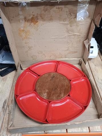 Vintage retro snack schaal op draaischijf beschikbaar voor biedingen
