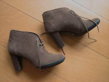 Nieuw! Bruin suede enkelpumps TOMMY HILFIGER 37 snazzeys beschikbaar voor biedingen