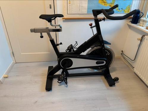 Spinningfiets, Sport en Fitness, Fitnessapparatuur, Gebruikt, Spinningfiets, Benen, Metaal, Ophalen