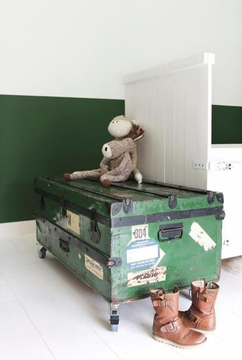 Stoere knalgroene legerkist met gebruikssporen van metaal!, Huis en Inrichting, Woonaccessoires | Kisten, Gebruikt, 50 tot 75 cm