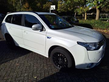Mitsubishi Outlander 2.0 PHEV Instyle Plus/Pano/Trekhaak beschikbaar voor biedingen
