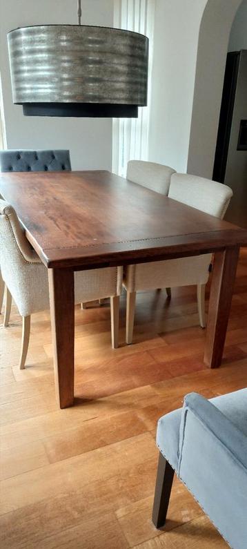 Massief houten eetkamer tafel  beschikbaar voor biedingen