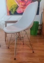 EAMES vitra look a like kuip stoeltje., Huis en Inrichting, Ophalen, Wit, Zo goed als nieuw, Metaal