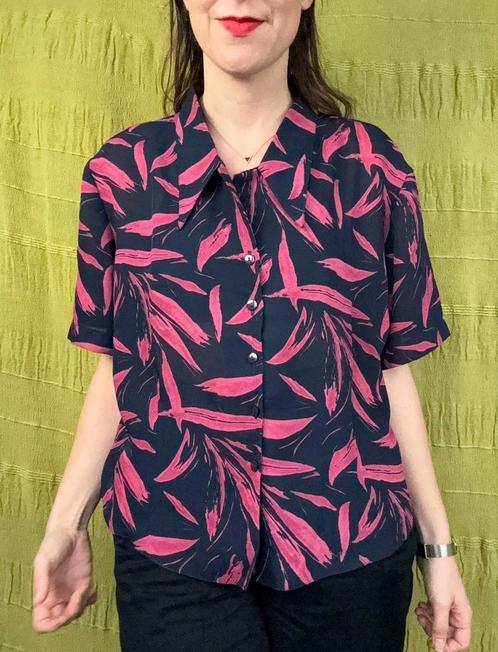 Vintage blouse, maat 22 -oversized- donkerblauw & roze- 90's, Kleding | Dames, Blouses en Tunieken, Gedragen, Maat 46/48 (XL) of groter