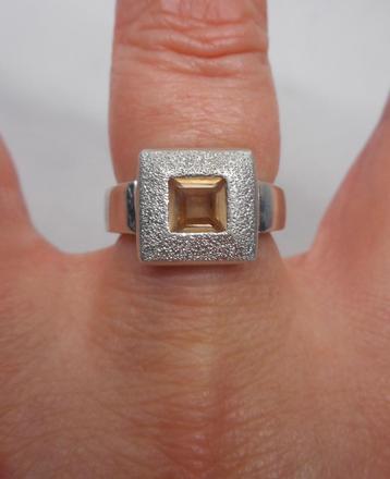 Zilveren ring met gele steen maat 16.7 nr.1460 beschikbaar voor biedingen