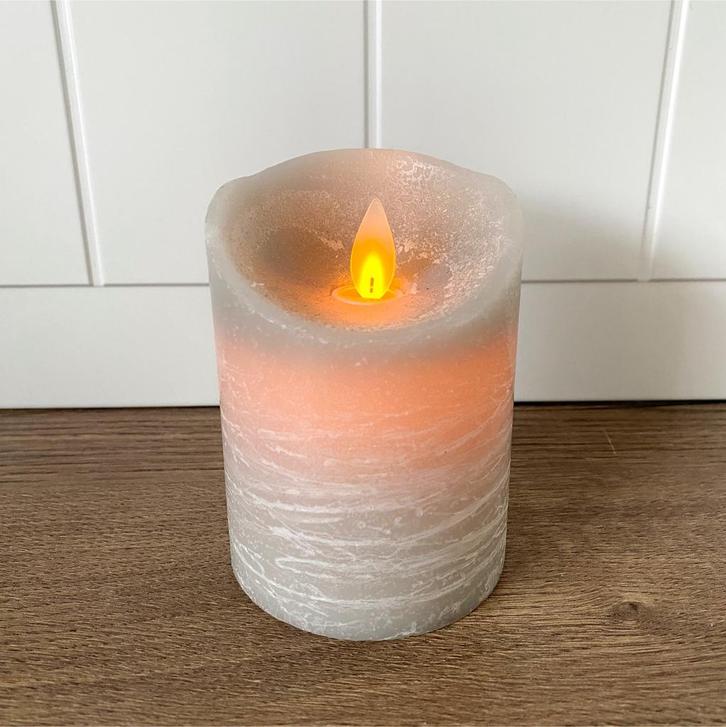 Licht Grijze LED Kaars met bewende flam, Huis en Inrichting, Woonaccessoires | Kandelaars en Kaarsen, Nieuw, Kaars, Minder dan 25 cm