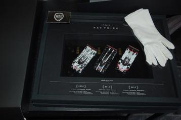 UNIEK Giftbox 919 Porsche 24h LM 2015-2017 Hattrick 1:43 WRH beschikbaar voor biedingen