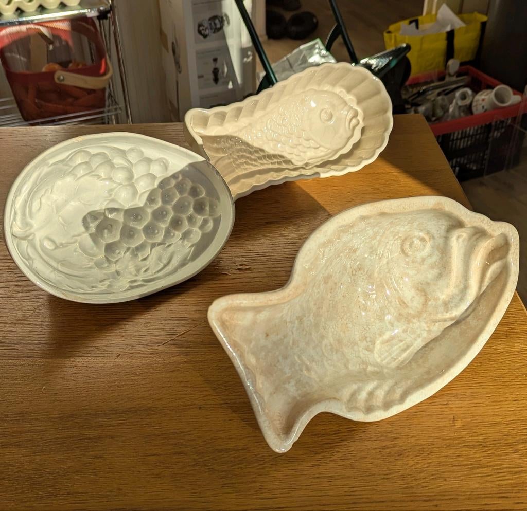 Petrus Regout vis & druiven puddingvormen 3st / Fish molds, Antiek en Kunst, Antiek | Keramiek en Aardewerk, Ophalen of Verzenden