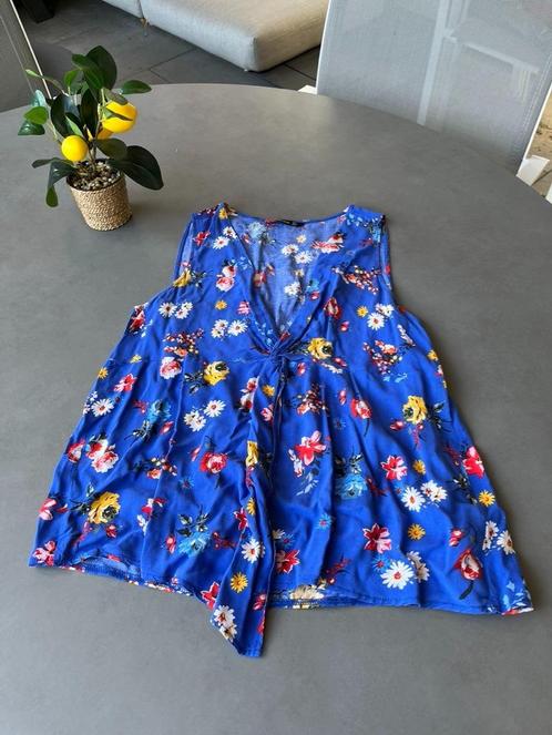 Blauw gebloemd Stradivarius topje, maat L, Kleding | Dames, Tops, Zo goed als nieuw, Maat 42/44 (L), Blauw, Zonder mouw, Verzenden