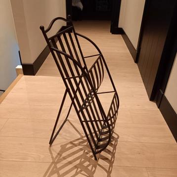 Krantenbak  beschikbaar voor biedingen