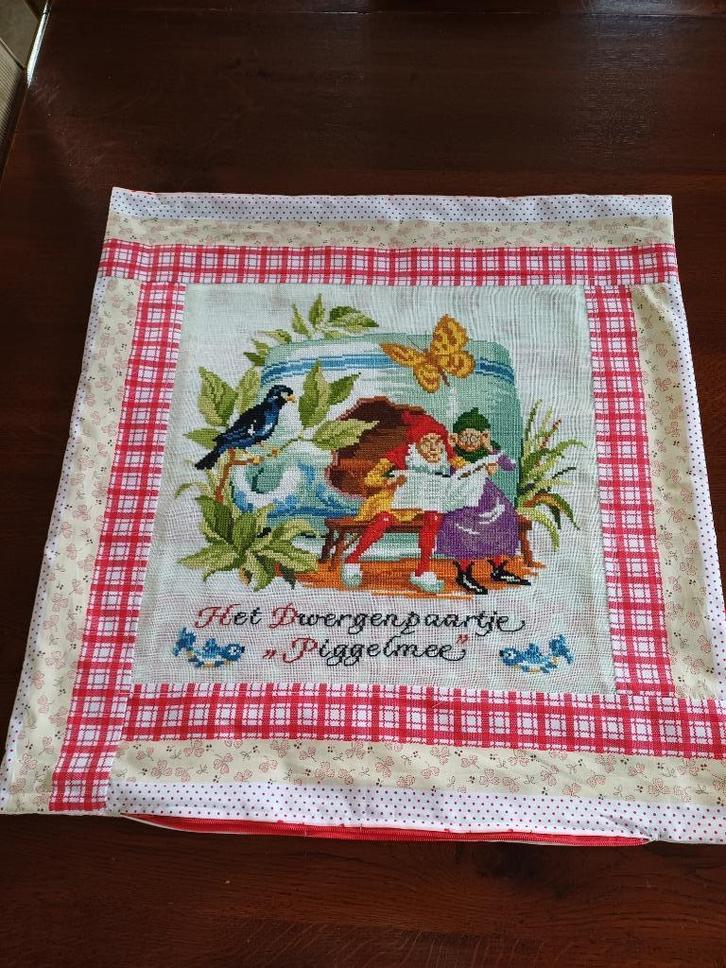 Kussen met borduurwerk,,Paartje Piggelmee,, 50/50cm, Huis en Inrichting, Woonaccessoires | Kussens, Nieuw, Overige kleuren, Vierkant