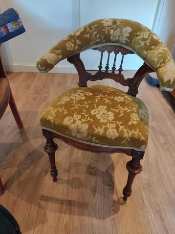 vintage stoeltje beschikbaar voor biedingen