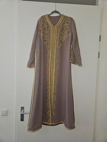 Mooie marokkaanse tkchita 10 jaar tot 12 jaar nieuw tkchita  beschikbaar voor biedingen