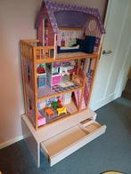 Prachtig barbiehuis (incl. meubels) en kastje, Ophalen, Gebruikt