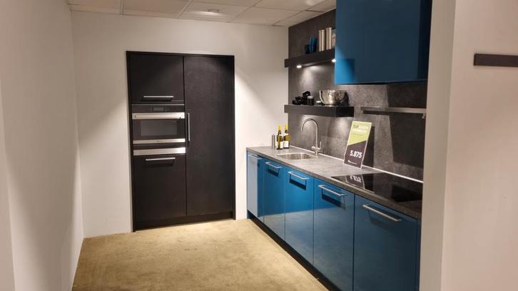 Tulp keuken! Showmodel! €5800!, Huis en Inrichting, Keuken | Complete keukens, Zo goed als nieuw, Enkelwandige keuken, Overige kleuren