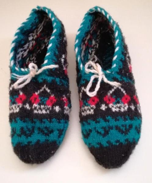 Hand gebreide wollen dames schoen slippers blauw, wit, zwart, Kleding | Dames, Schoenen, Gedragen, Slippers, Blauw, Ophalen of Verzenden