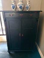 Antieke oude kast meidenkast, Ophalen, Gebruikt