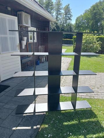 Open wandrek. Wand meubel gratis beschikbaar voor biedingen