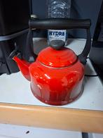 Le Creuset Fluitketel - Kersenrood, Huis en Inrichting, Keuken | Keukenbenodigdheden, Ophalen of Verzenden