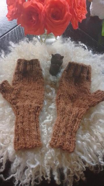 Alpaca polswarmers bruin (fawn) handgemaakt beschikbaar voor biedingen