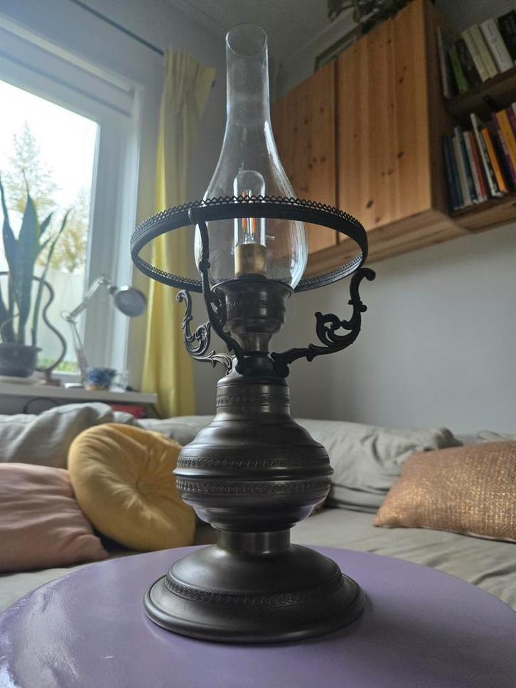 Antieke tinnen olielamp omgebouwd tot elektrische lamp, Antiek en Kunst, Antiek | Lampen, Ophalen of Verzenden