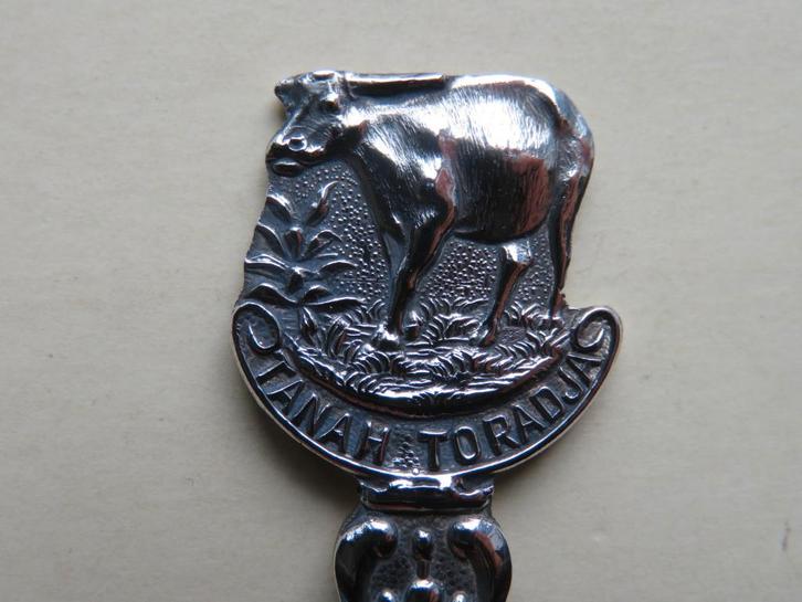 Lepeltje Tanah Toradja Waterbuffel / Karbouw, Antiek en Kunst, Antiek | Bestek, Verzenden