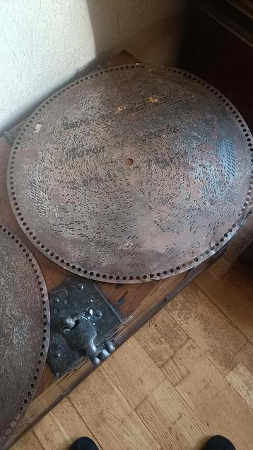 muziek bladen voor een antieke muziek doos  beschikbaar voor biedingen