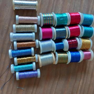 25 klossen borduurgaren voor kaartjes maken  beschikbaar voor biedingen