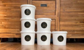 Nieuwe emmer 4 kilo Magnesiumchloride in lig- of voetenbad beschikbaar voor biedingen