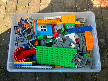 Grote verzameling Duplo incl treinrails beschikbaar voor biedingen