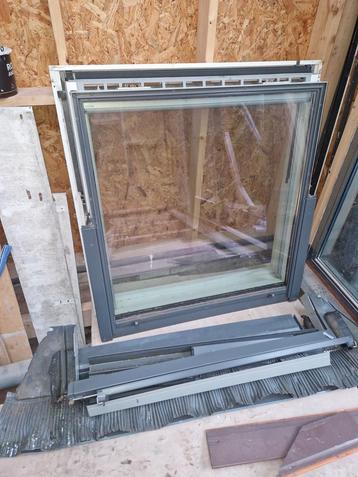 Velux GGL SK06 Dakraam met Verduistering & Zonwering beschikbaar voor biedingen