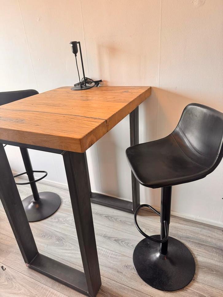 Bartafel met barkrukken - Eikenhout en staal, Huis en Inrichting, Tafels | Statafels, Zo goed als nieuw, Ophalen