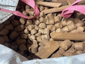 Houtbriketten & Haardhout beschikbaar voor biedingen