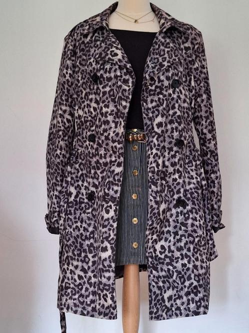 Koopje!!Trenchcoat van MGO Leisure wear.., Kleding | Dames, Jassen | Zomer, Zo goed als nieuw, Maat 46/48 (XL) of groter, Verzenden
