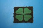 klavertje vier mouwembleem 4e Divisie gevouwen-5x4 cm L(shf), Verzamelen, Ophalen of Verzenden, Landmacht, Nederland, Embleem of Badge